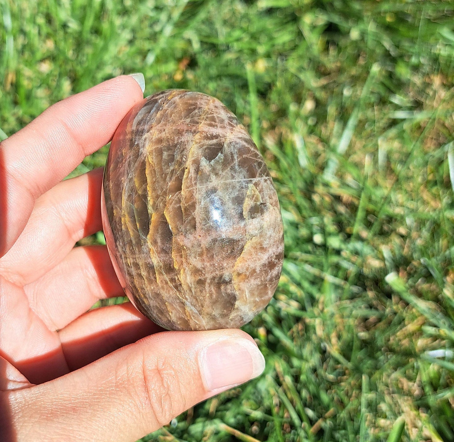 Piedra de palma de piedra lunar negra: meditación, intuición, protección