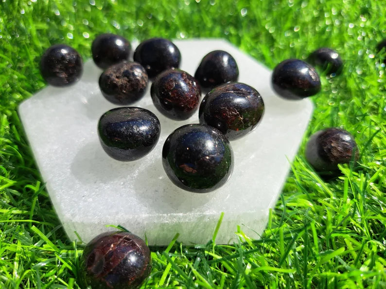 Garnet Crystal Tumble - Healing Crystal for Love and Passion
