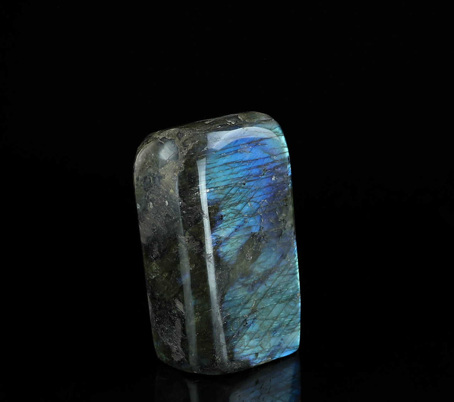 AAA Labradorite Free Form Décor: Stunning Natural Stone Sculpture for Healing and Protection